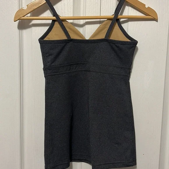 One Tooth Tank - Picture 4 of 10